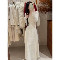 过年战袍清冷富家千金巨好看的法式高级感白色v领蕾丝连衣裙女冬