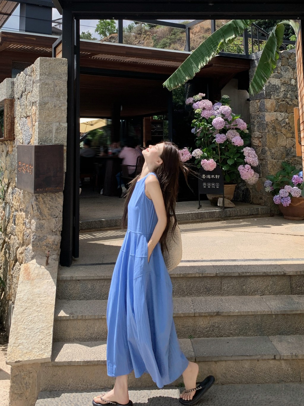 실사 정가 파란색 민소매 조끼 여성 드레스 여름 2025 새로운 휴가 바람 프랑스식 품격 꽃밭 치마