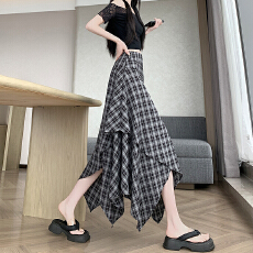 批发实拍2026年夏季新款女<b class='q'>复古</b>格子不规则半身裙高腰显瘦遮胯中<b class='q'>长裙</b>