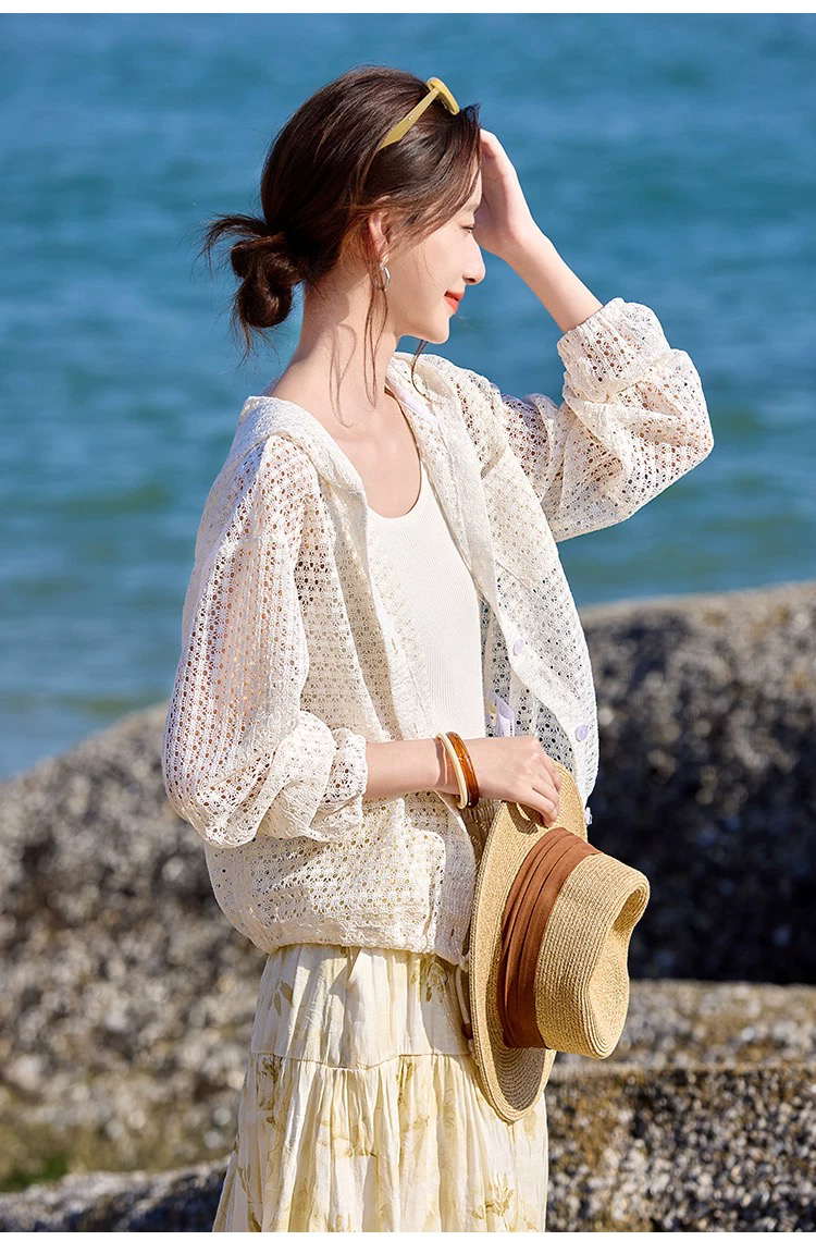 2026 화이트 홀로우 아웃 후드 여성 코트 봄 여름 새로운 느긋한 루즈핏 품격 다용도 얇은 스타일 맨위