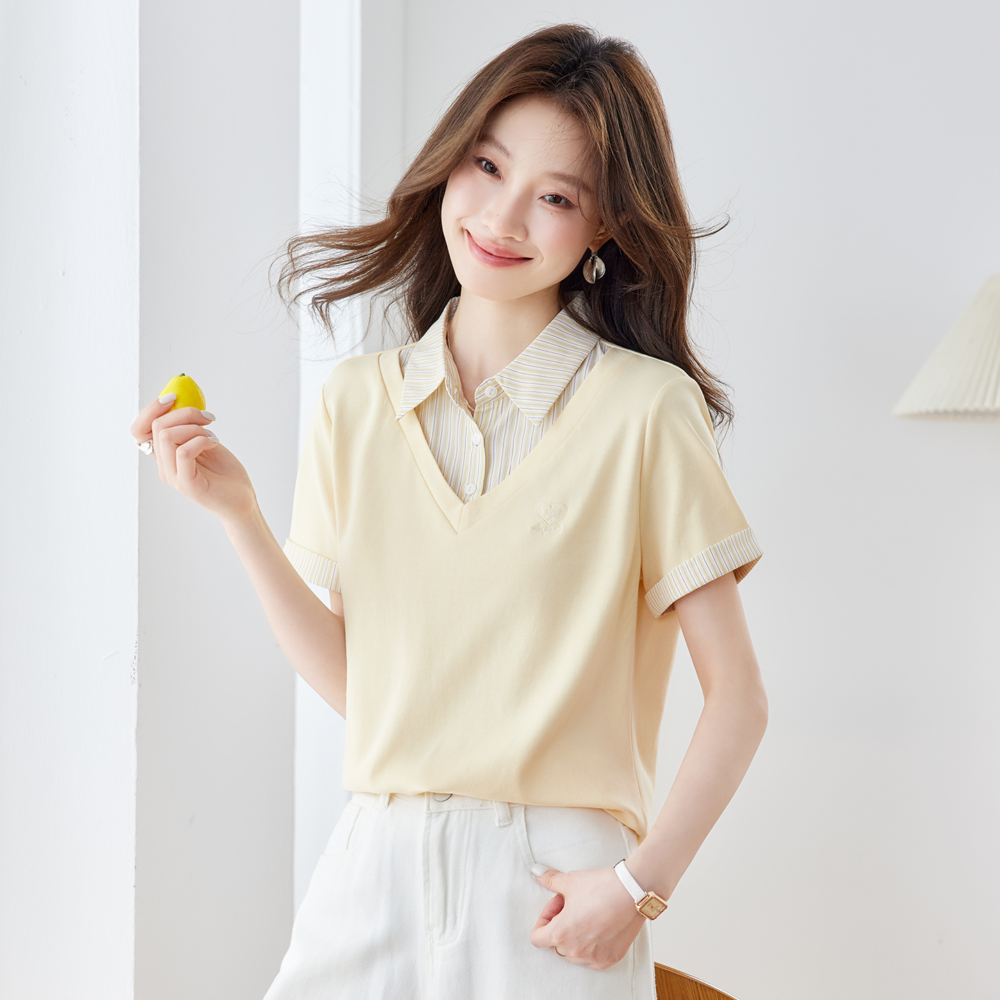실사 2026 여름 새로운 학원 페이크 레이어드 반팔 티셔츠 여성 긍정적 인 어깨 스트라이프 POLO 칼라 패치워크 맨위