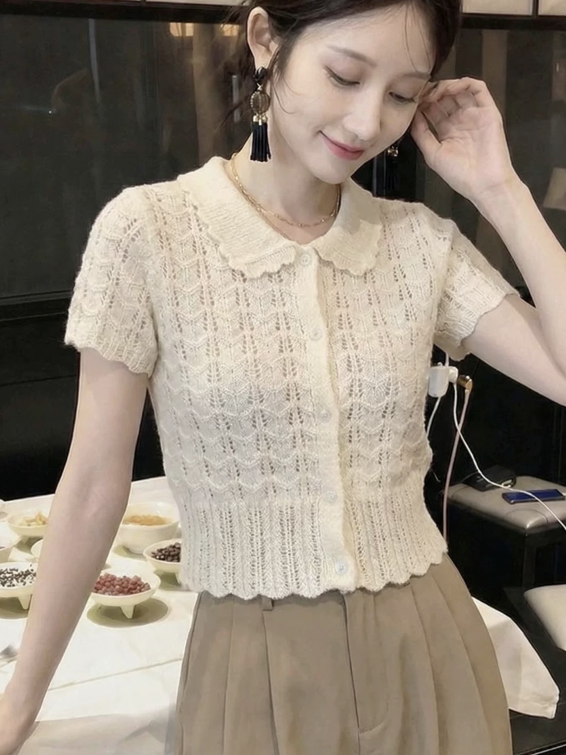 프랑스식 부드러운 바람 홀로우 아웃 베이비 칼라 반팔 니트 스웨터 여성 여름 고급 센스 품격 거품 소매 쇼트 스타일 맨위