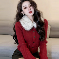 批发实拍可拆卸毛领<b class='q'>针织</b><b class='q'>开衫</b>女秋冬新款时髦口袋设计感宽松长袖毛衣