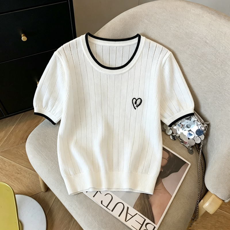 실사 배색 하트 자수 니트 티셔츠 여성 여름 얼음 실크 라운드 넥 쇼트 스타일 몸매 가꾸기 슬림해 보이는 반팔 맨위