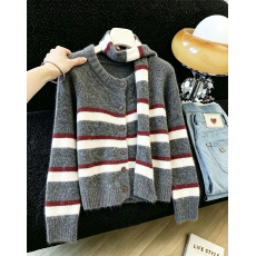 批发实拍慵懒风条纹针织<b class='q'>开衫</b>配围巾<b class='q'>女</b>秋冬新款圆领宽松长袖软糯毛衣