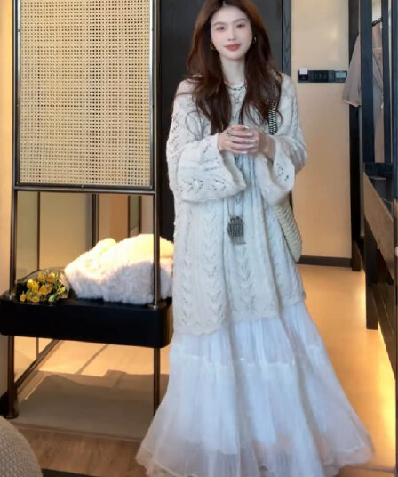 한국 동대문 이른 가을 새로운 나만의 것을 가져와 라. 분위기 느긋한 바람 품격 롱 코트 패션 프랑스식 부드러운 홀로우 아웃 스웨터