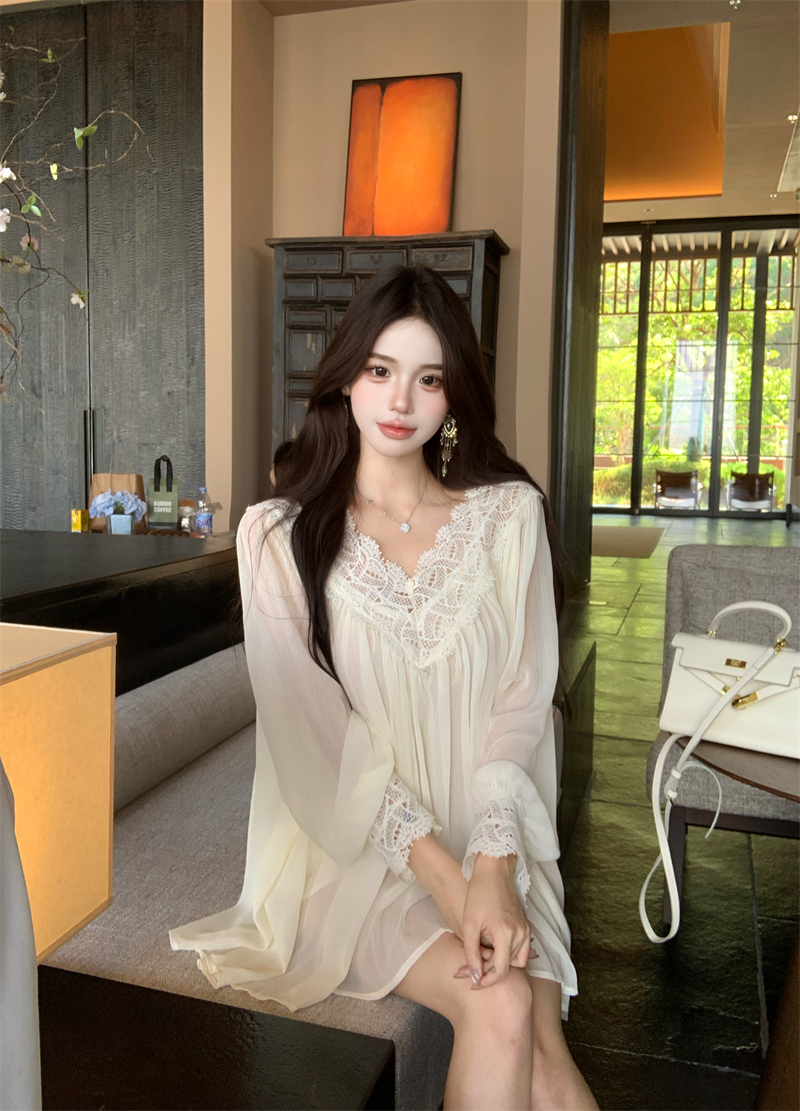 실사 정가 프랑스식 레이스 패치워크 V넥 고급 센스 몸매 가꾸기 슬림해 보이는 표지 엉덩이 치마 슬립 투피스 세트 경기 허리 사슬