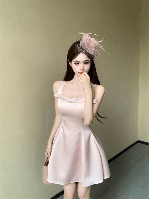 실사 정가 핑크색 새틴 허리 수축 슬립 드레스 Chic 예복 치마 명문 여성 바람 천 골드 센스 미니 스커트