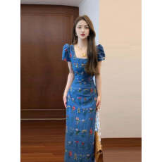 批发今年流行的漂亮裙子复古独特绝美碎花茶歇修身包臀连衣裙2026夏季