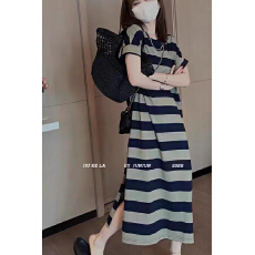 批发孕妇哺乳<b class='q'>夏</b>季新款刺绣撞色条纹侧开叉短袖连衣裙休闲懒人T裙潮