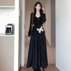 批发孕妇哺乳2026新款蝴蝶小黑裙不规则裙边纯色长袖收腰连衣裙