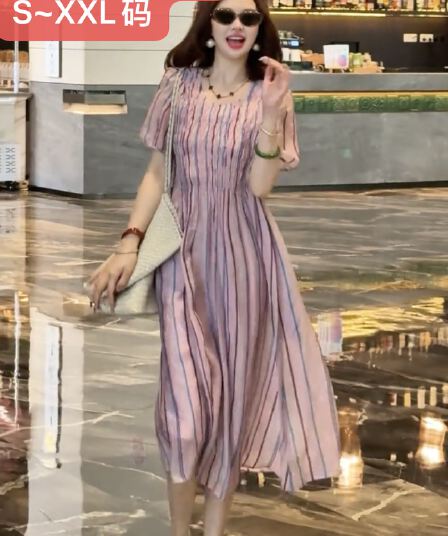 여름 새로운 분말 보라색 스트라이프 여성 드레스 허리 수축 슬림해 보이는 품격 부드러운 바람을 피우다 롱 코트 롱 스커트