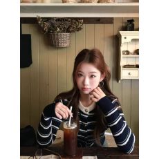 批发韩系条纹长袖针织开衫女秋冬穿搭修身收腰短款毛衣绝美巨好看<b class='q'>上衣</b>
