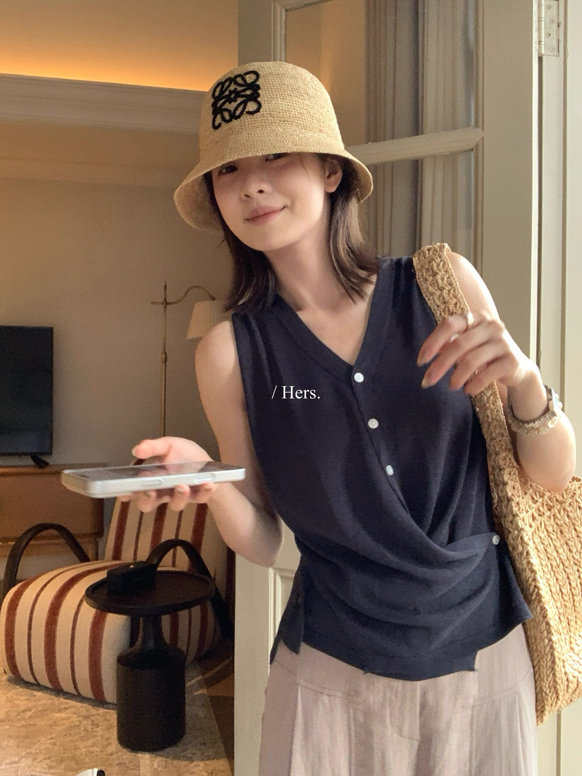 hers- 여름 한 표준 초박형 루즈핏 종류 품격 작은 디자인 센스 십자가 측면 단추 V넥 조끼 여성 08196