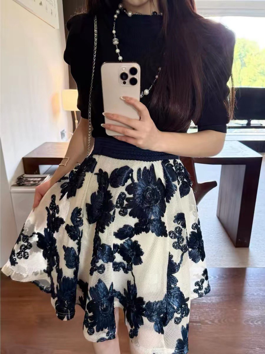루 위안 어린이 디자인 센스 작은 대중 블루 화이트 자수 반신 스커트 여름 레트로 꽃 한 마디 슬림해 보이는 반신 스커트 미니 스커트 여성