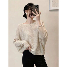 批发燕麦色一字肩<b class='q'>长袖</b>毛针织衫女春秋欧货不规则设计感蝙蝠袖内搭上衣