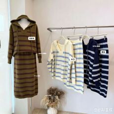 批发条纹连帽针织套裙 连帽毛衣+<b class='q'>直筒</b>半裙两件套
