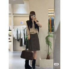 批发高端欧货秋季新款松紧<b class='q'>高腰</b>后开叉设计感小众时尚毛呢短裙女<b class='q'>半身裙</b>