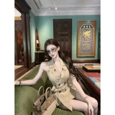 批发灰尘邓邓 辣妹穿搭<b class='q'>套装</b>女2026夏季新款法式挂脖上衣半身裙两件套