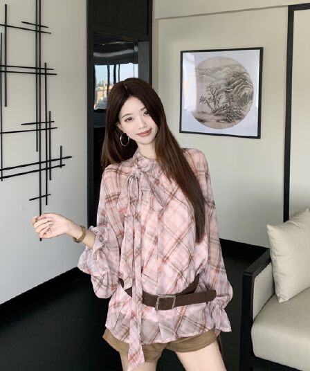 실사 핑크색 배색 체크무늬 나비 매듭 칼라 나팔 소매 작은 셔츠