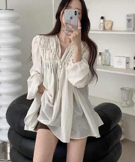 재고 있음 동대문 새로운 작은 대중 다용도 루즈핏 레이스업 V넥 주름 단색 거품 소매 셔츠