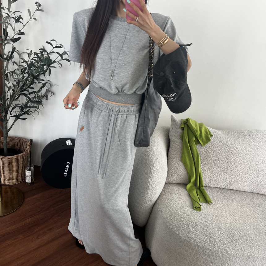 재고 있음 새로운 루즈핏 라운드 넥 반팔 티셔츠 허리밴드 펌프 로프 스트레이트 한 마디 반신 스커트 세트