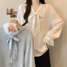 批发实拍大码女装早春新款木耳边蝴蝶结系带衬衫打底喇叭袖宽松上衣