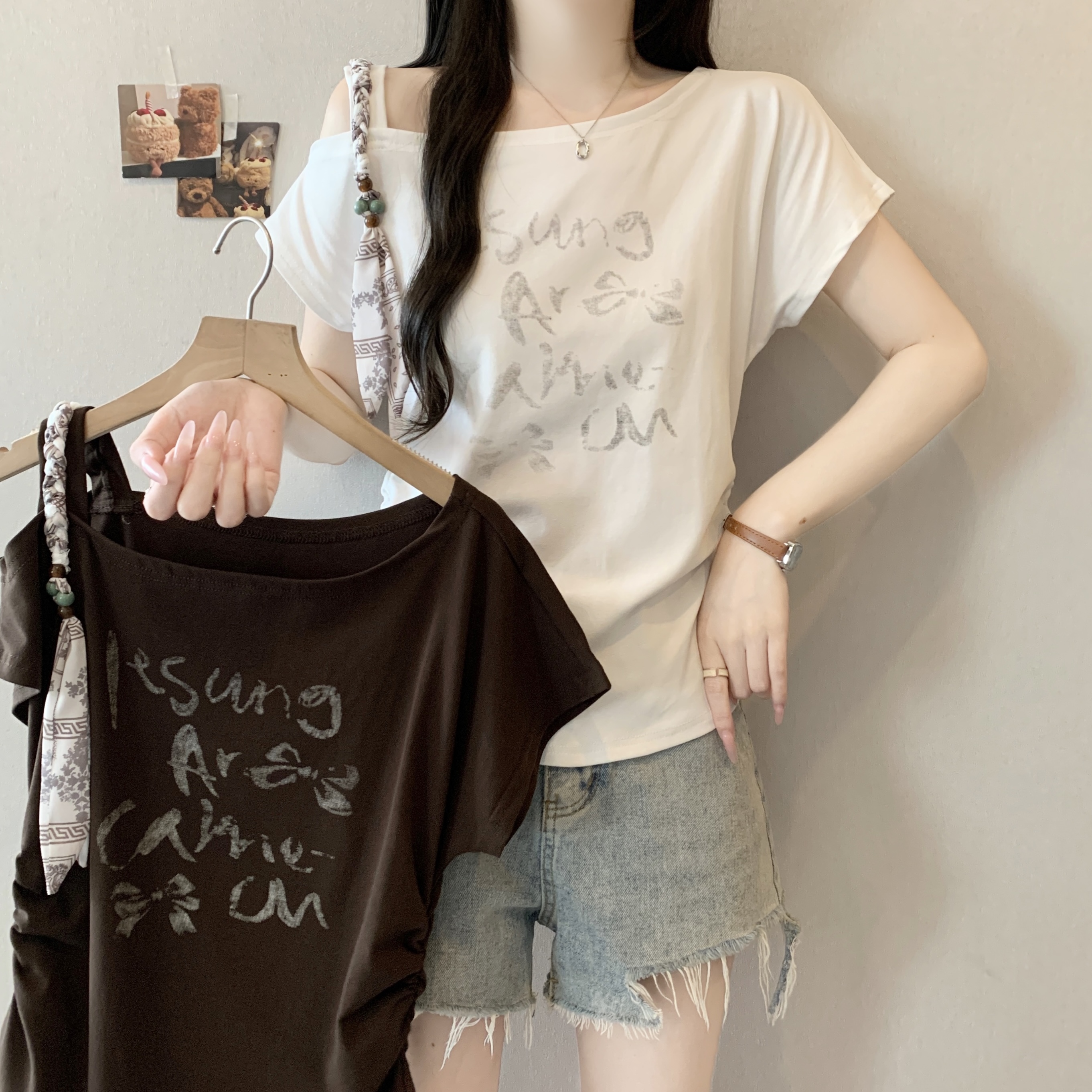 RY5238# 实拍大码女装2026夏季新款甜辣复古斜肩印花T恤收腰显瘦上衣