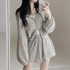 批发已出货 休闲短款连帽卫衣+<b class='q'>短裤</b>套装两件套