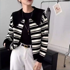 批发<b class='q'>韩版</b>秋装新款小香风短外套女小个子娃娃领减龄条纹针织开衫上衣