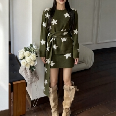 批发2025秋冬季复古星星圆领毛衣女针织包臀半裙高腰短裙配围巾两件套