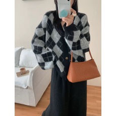 批发V领菱格拼色针织开衫2025秋冬新美拉德慵懒风毛衣外套半身裙套装