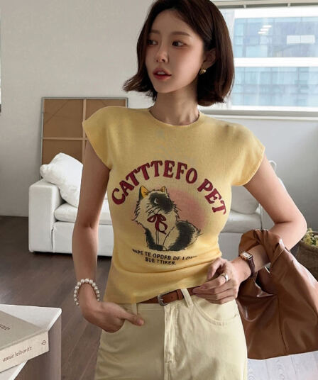 알파벳 고양이 프린트 작은 날다 소매 조끼 티셔츠 디자인 센스 몸매 가꾸기 얇은 스타일 얼음 실크 니트 맨위