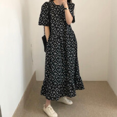 批发2026年夏季高级感复古宽松显瘦黑色圆领短袖碎花<b class='q'>连衣裙</b>长裙女