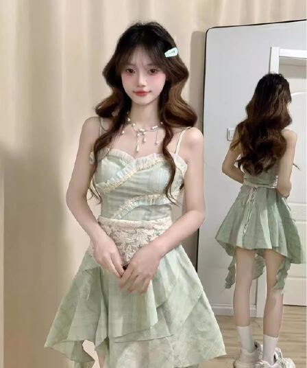 2026 봄 새로운 소녀 바람 달콤함 녹색 민소매 슬립 드레스 학생 허리 수축 슬림해 보이는 불규칙 중간 길이 스커트