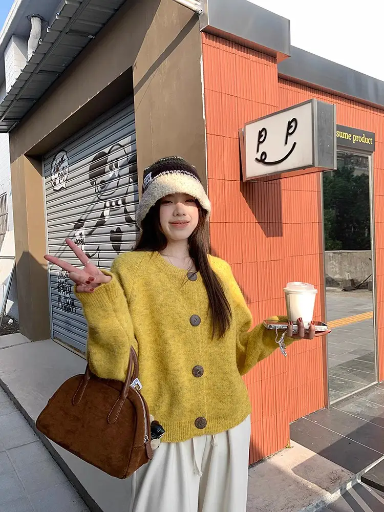 루즈핏 크롭 니트 가디건 상세 이미지 3