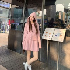 批发甜辣风粉色针织套装女春季短款连帽上衣高腰百褶裙两件套