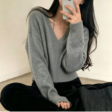 批发货现  韩国小众设计感简约V领轻熟百搭挂脖两穿<b class='q'>一字肩</b>针织衫女