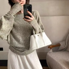 批发26 秋季新款女宽松落肩针织衫毛衣长袖套头花纱上衣