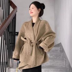 批发原版质量独特超好看卡其色双面呢收腰大衣女设计感毛呢外套小个子