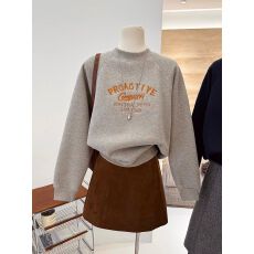 批发华棉复真超】特大码300斤刺绣字母加绒保暖半高领<b class='q'>套头卫衣</b><b class='q'>女</b>