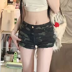 批发迷彩毛边<b class='q'>牛仔</b><b class='q'>短裤</b>女夏季新款小个子辣妹直筒裤子复古紧身休闲热裤