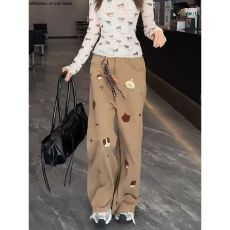 批发美式复古可爱小熊刺绣图案设计牛仔裤女秋<b class='q'>冬</b>季高街宽松显瘦阔腿裤