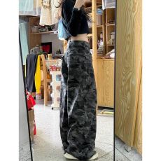 批发嘻哈潮流迷彩工装阔腿牛仔裤女<b class='q'>春</b>秋季新款垂感个性时尚拖地牛仔裤