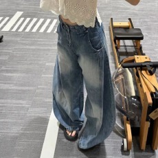 批发美式复古高街阔腿牛仔<b class='q'>裤</b>女<b class='q'>嘻哈</b>风宽松显瘦水洗磨白弯刀牛仔<b class='q'>裤</b>子