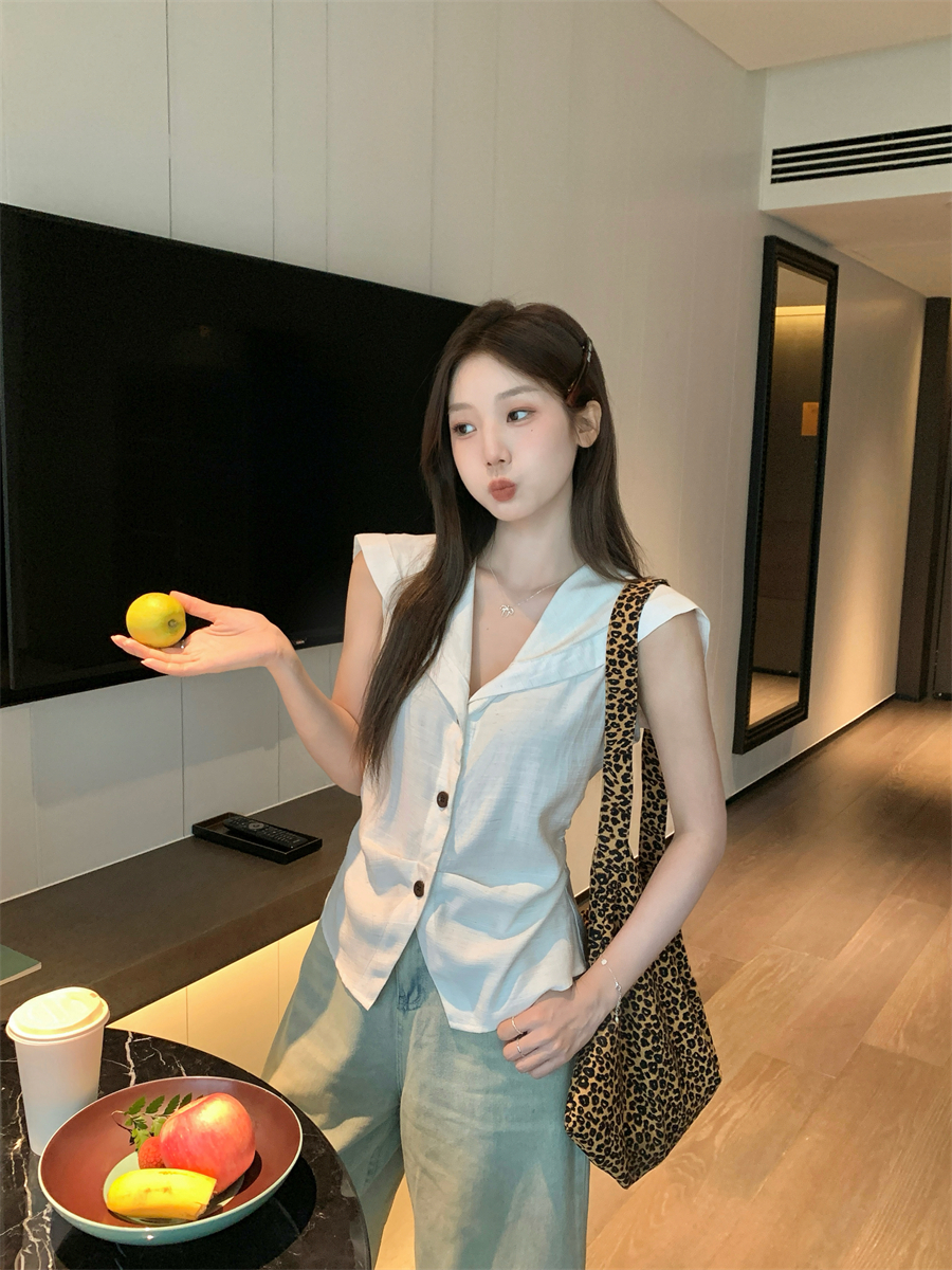 실사 정가 새로운 디자인 센스 슬림해 보이는 해군 칼라 민소매 맨위 여성