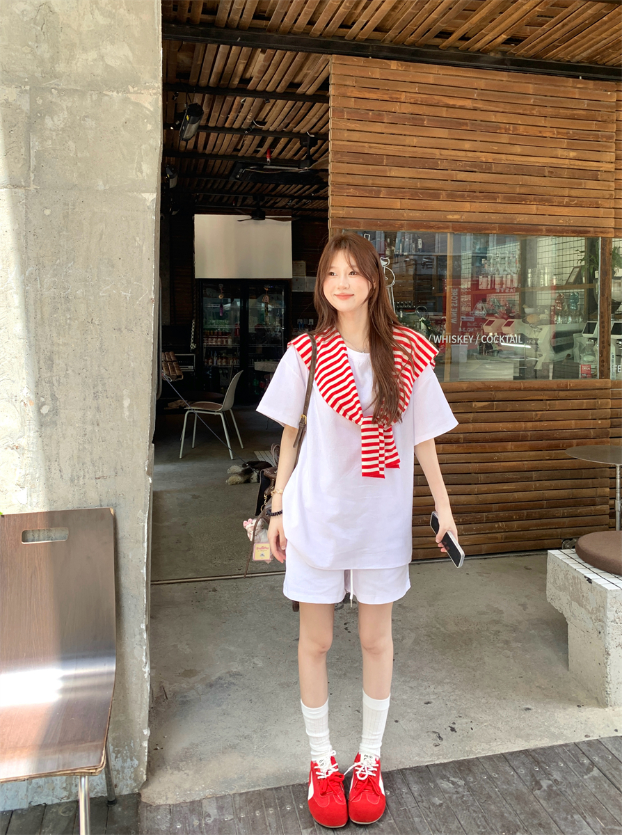 실사 정가 새로운 한 부서 패션 세트 라운드 넥 반팔 티셔츠 반바지 세트 여성