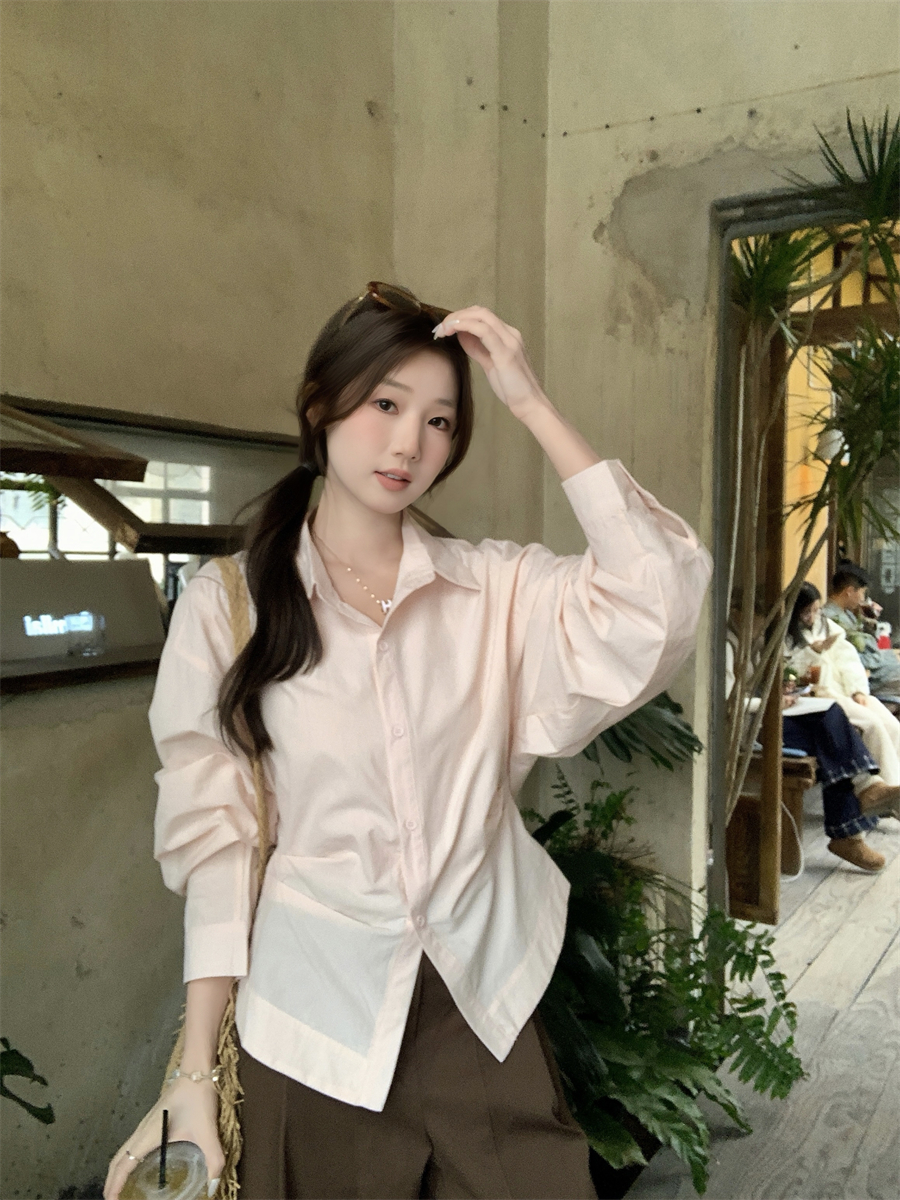 실사 정가 새로운 Chic 디자인 센스 주름 슬림해 보이는 핑크색 긴팔 셔츠 여성