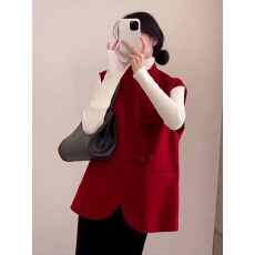 批发新中式红色立领国风<b class='q'>马甲女</b>款2025新款冬唐装盘扣坎肩马夹毛呢外套