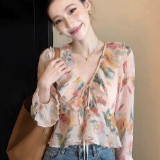 批发法式荷叶边V领碎花雪纺<b class='q'>衬衫</b>2026春季新款喇叭袖娃娃衫上衣女